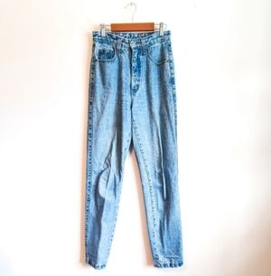 Calvin Klein Jeans Light Wash High Rise Straight Leg Jeans